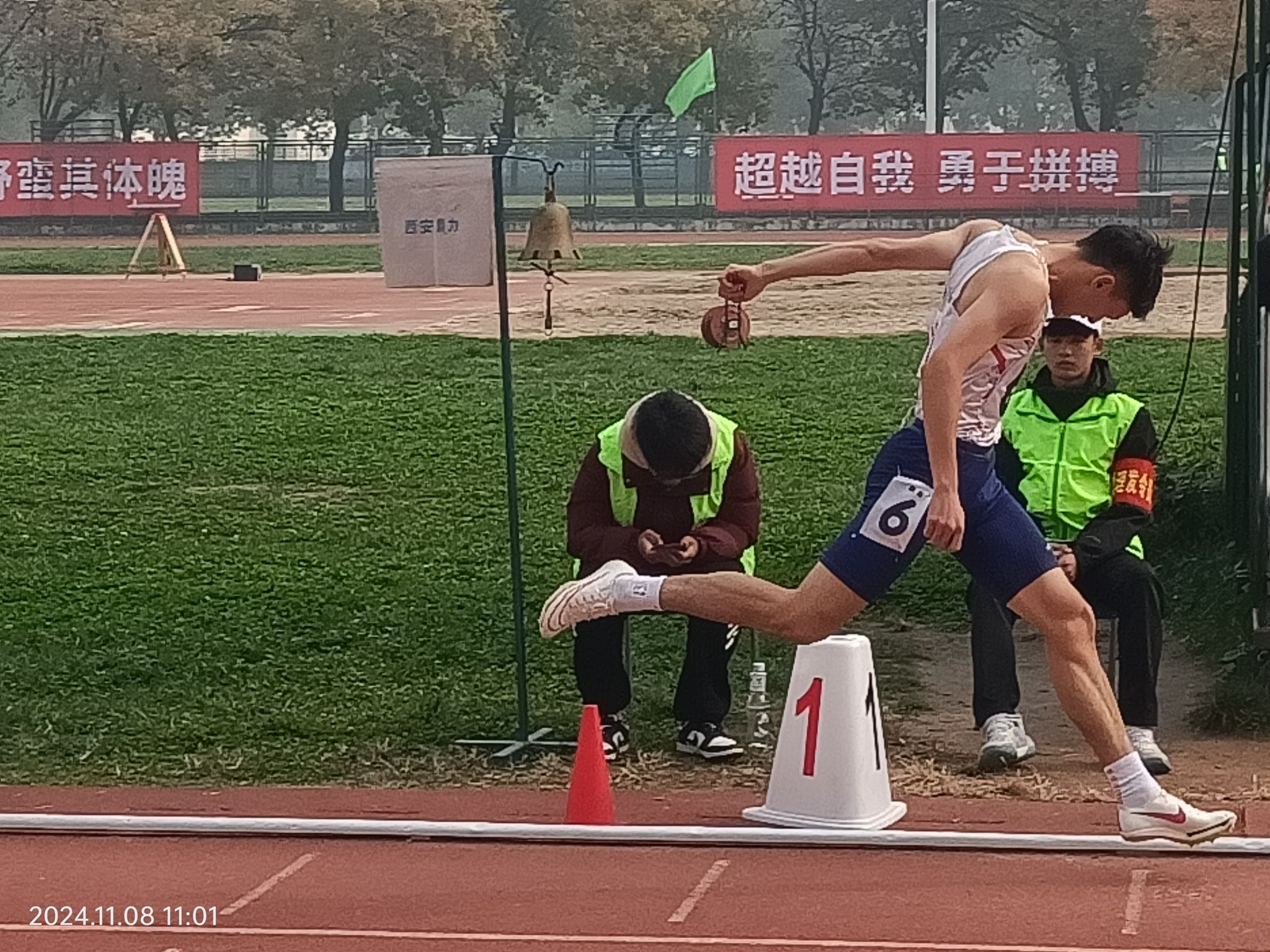 体育赛事中的奋力拼搏令人动容
