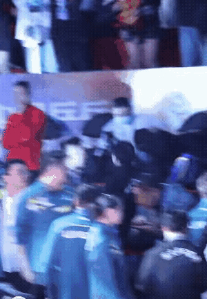 一场激烈的比赛以微弱差距结束，引发争议