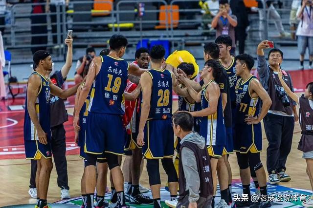 广东篮球队再次夺冠，实力无可匹敌令人惊叹